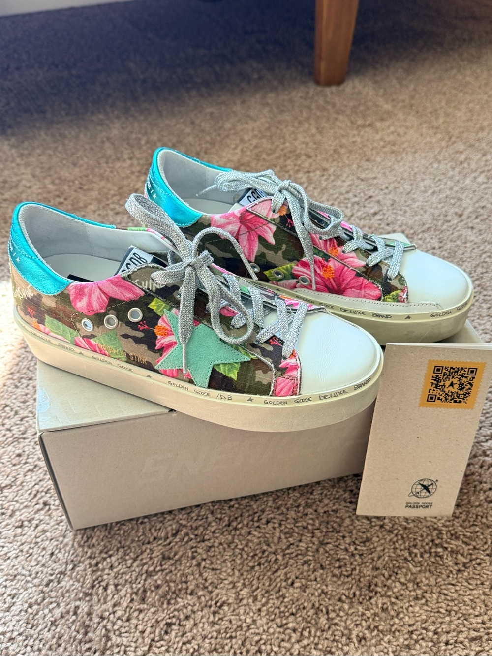 Never worn Golden Goose Hi Star Leather Toe Sneaker